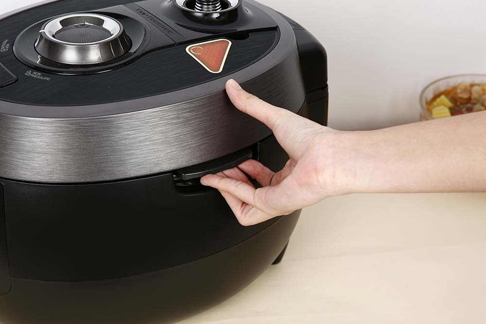 Hinh anh thuc te Noi com dien tu CUCKOO CRP RT1008F BKTSVNCV 1.8L ap suat kep 10