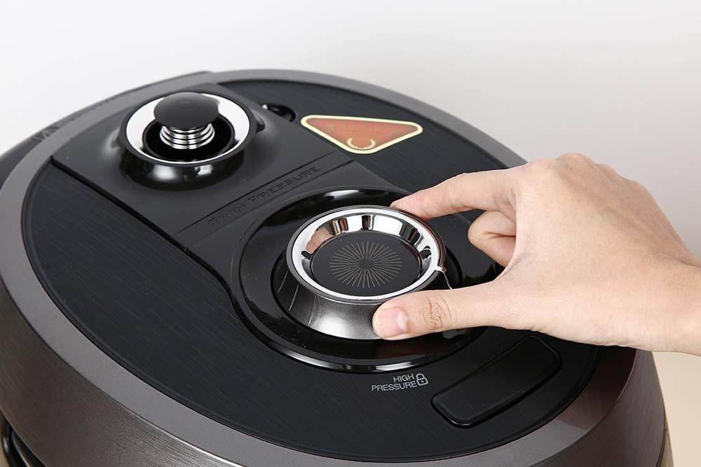 Hinh anh thuc te Noi com dien tu CUCKOO CRP RT1008F BKTSVNCV 1.8L ap suat kep 11